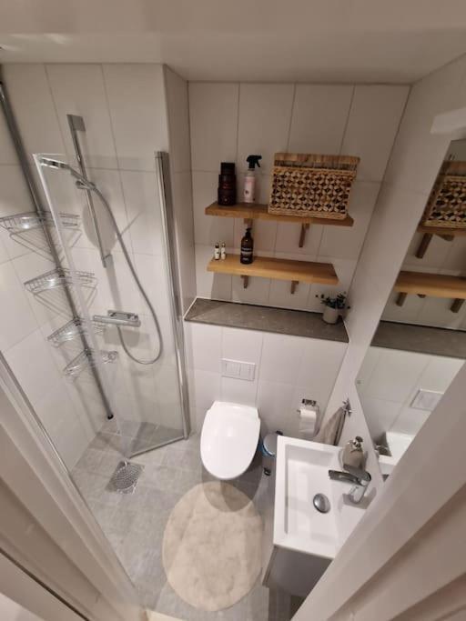 Modern Room With Bathroom, No Kitchen And Your Own Entrance Stockholm Exterior foto